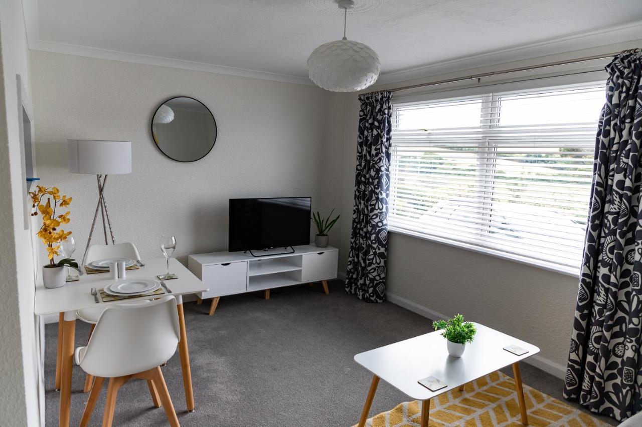1 Chatsworth Riverscape Apartments - Riverview Apartment In Great Location With Free Parking Overlooking The Gannel Just A Short Walk From Newquays Incredible Beaches And Local Amenities Newquay  Bagian luar foto